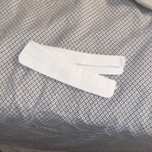 White attachable collar